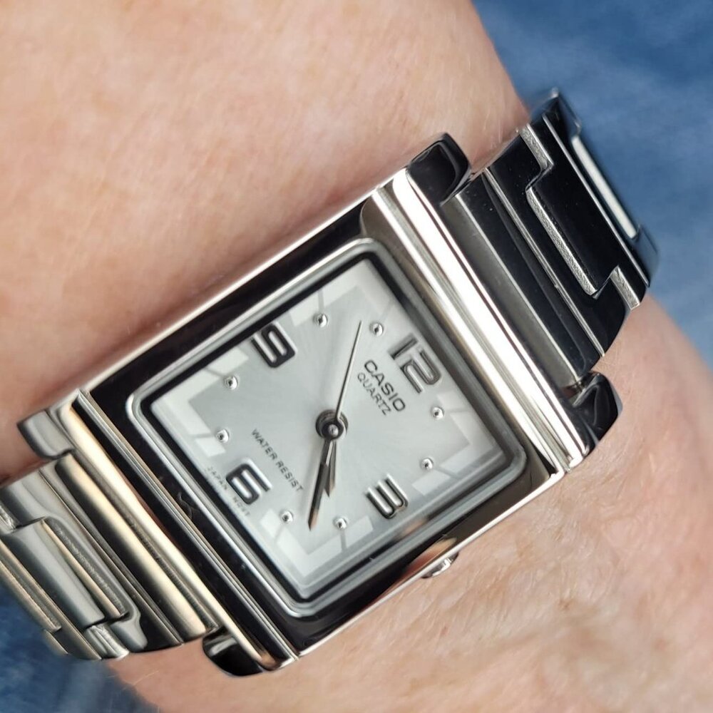 Casio LTP1237D-7A Women’s Silver Watch • White Dial